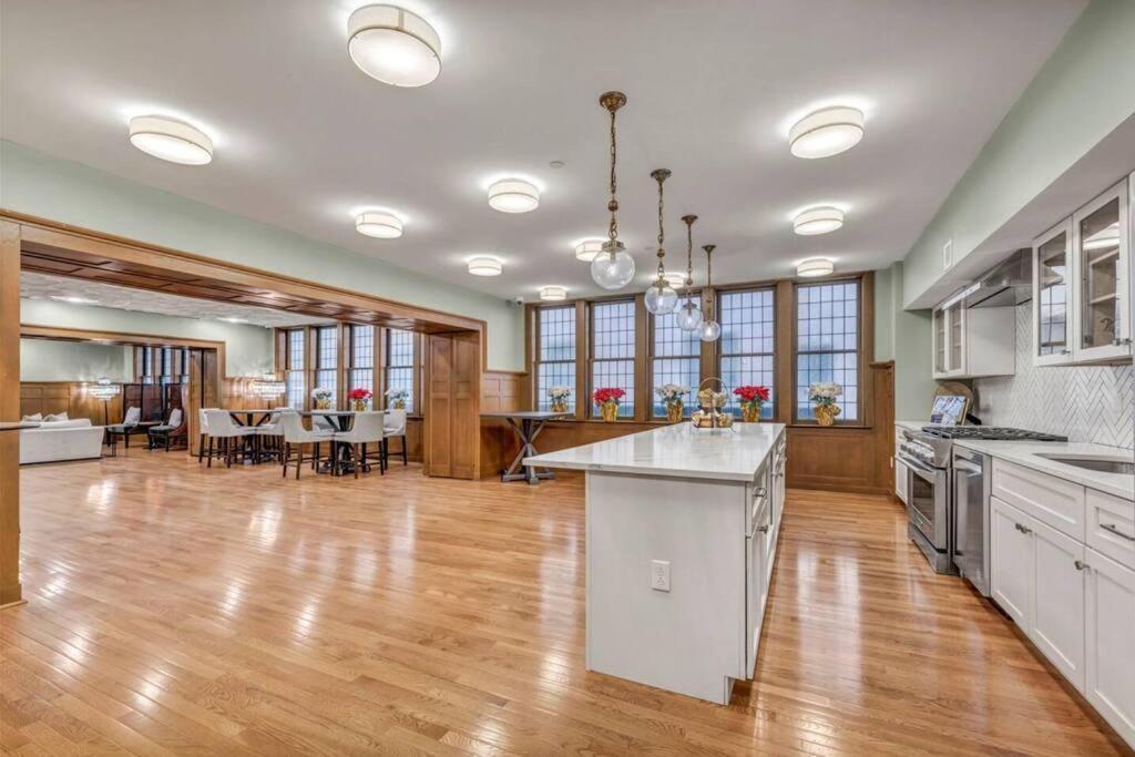 Ferienwohnung 2Br Unit In The Heart Of Dt With View Of Playhouse Square, Pool & Gym Access- 305 Cleveland Exterior foto