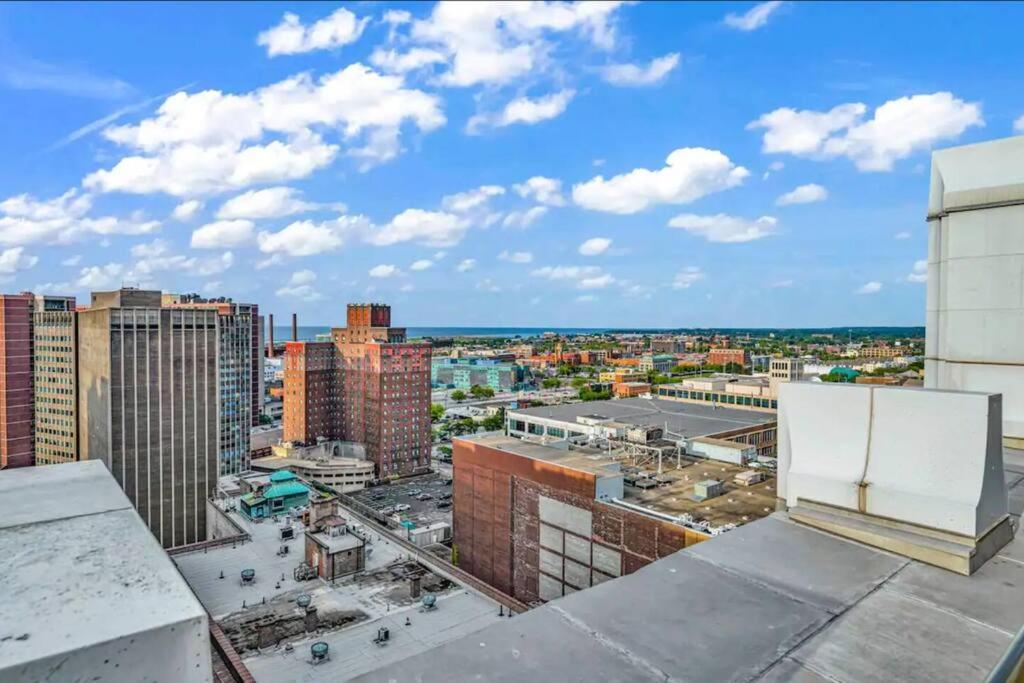 Ferienwohnung 2Br Unit In The Heart Of Dt With View Of Playhouse Square, Pool & Gym Access- 305 Cleveland Exterior foto