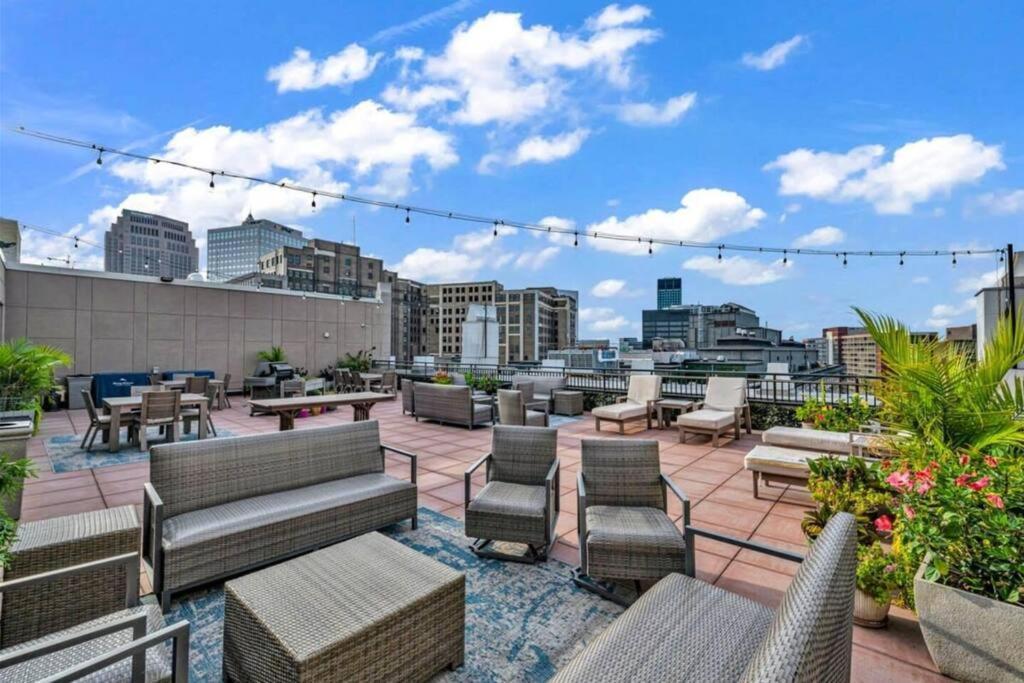 Ferienwohnung 2Br Unit In The Heart Of Dt With View Of Playhouse Square, Pool & Gym Access- 305 Cleveland Exterior foto