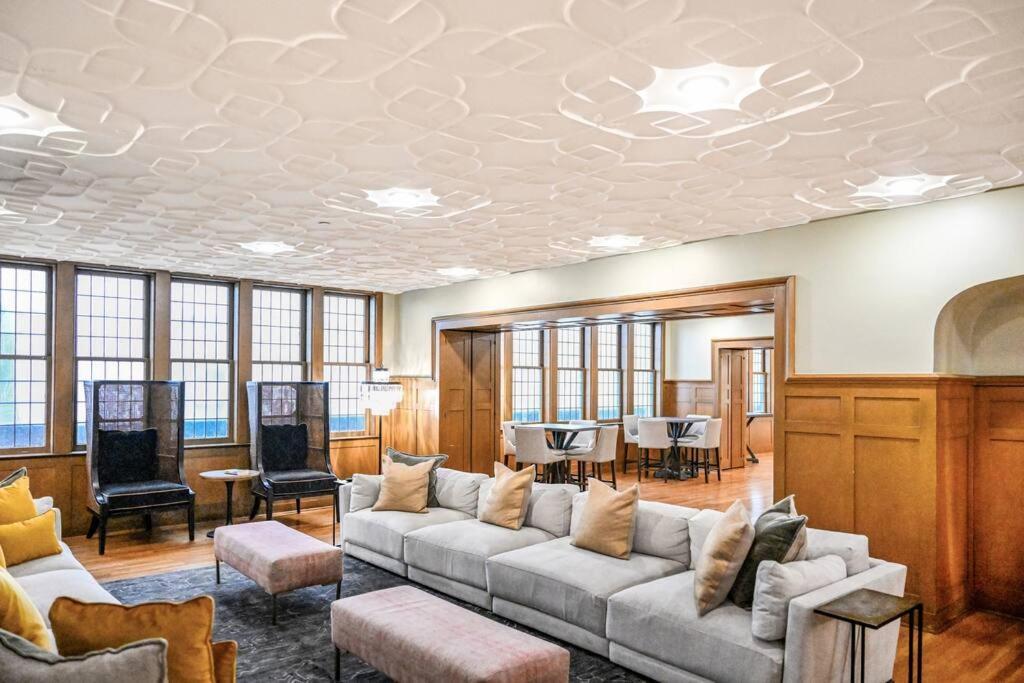 Ferienwohnung 2Br Unit In The Heart Of Dt With View Of Playhouse Square, Pool & Gym Access- 305 Cleveland Exterior foto