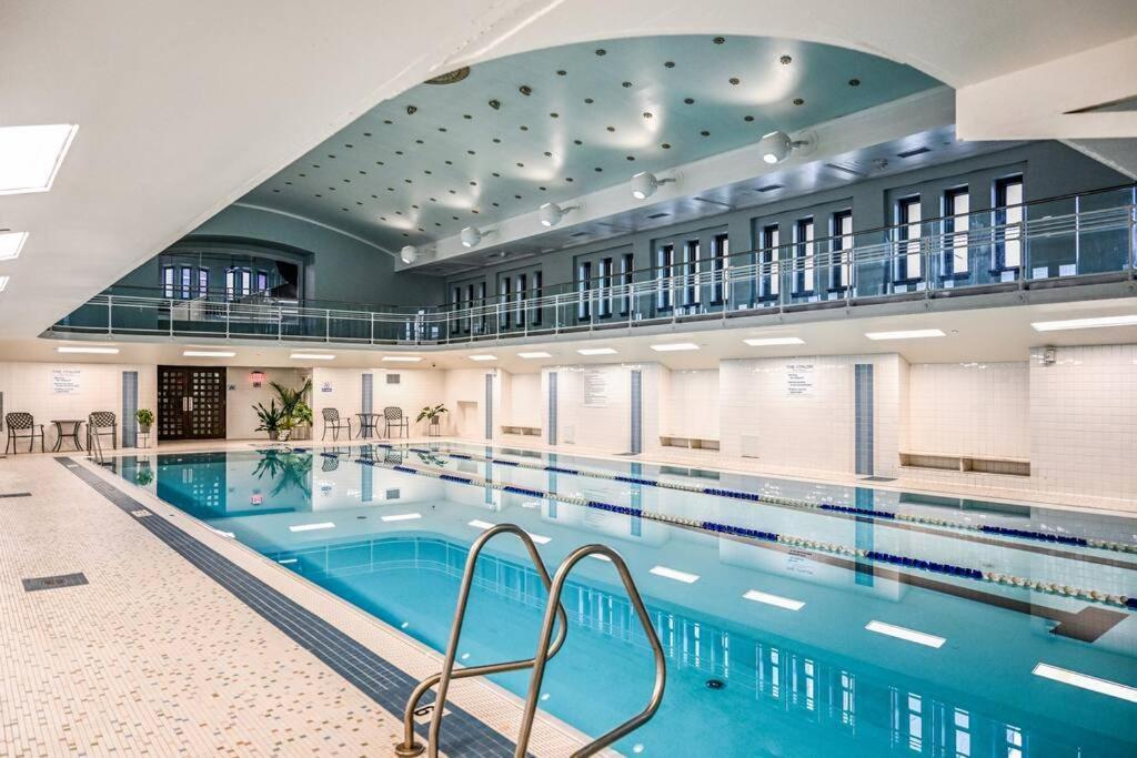 Ferienwohnung 2Br Unit In The Heart Of Dt With View Of Playhouse Square, Pool & Gym Access- 305 Cleveland Exterior foto
