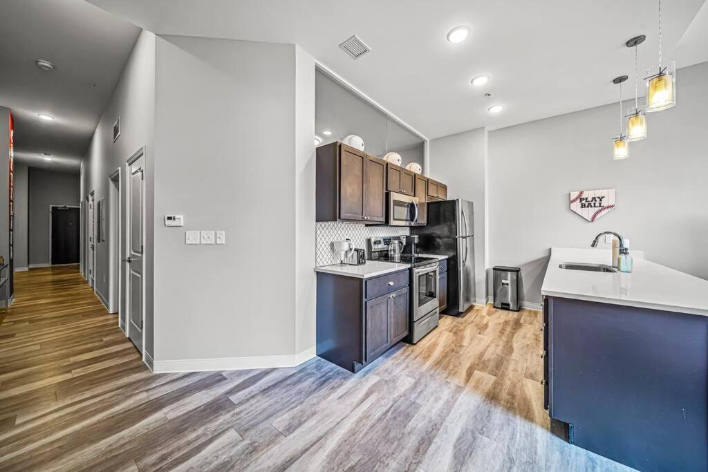 Ferienwohnung 2Br Unit In The Heart Of Dt With View Of Playhouse Square, Pool & Gym Access- 305 Cleveland Exterior foto