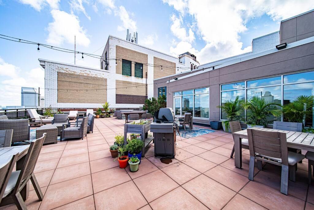 Ferienwohnung 2Br Unit In The Heart Of Dt With View Of Playhouse Square, Pool & Gym Access- 305 Cleveland Exterior foto